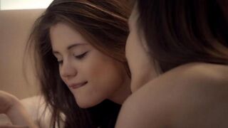 Two beauties lick each other’s pussies and reach a sweet climax