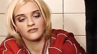 A washer got a sex accident with a girl in the toilet