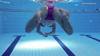 Nude beauty swimming in the pool, it's very exciting!