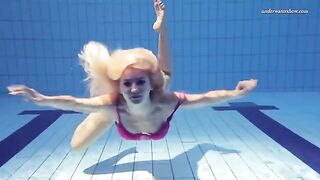 Nude beauty swimming in the pool, it's very exciting!