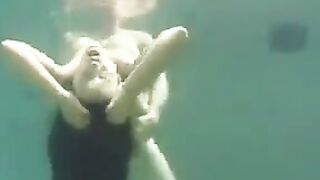 Underwater sex with a busty brunette, enjoying herself in the ocean