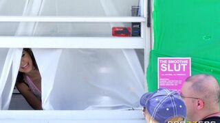 Fella fucked his girlfriend in a mobile diner