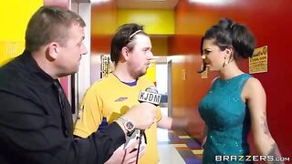 A group of guys fucked a girl in the crowd, it was awful