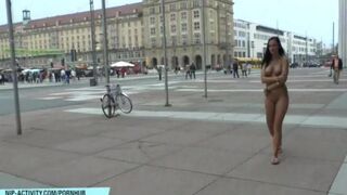 A hot girl is walking naked on the city's streets and alleys