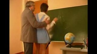 The student became a victim of the old teacher's lust
