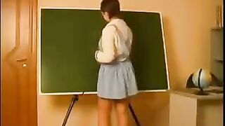 The student became a victim of the old teacher's lust