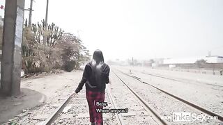 A cute Venezuelan girl got lost and was helped by a nice guy in Peru