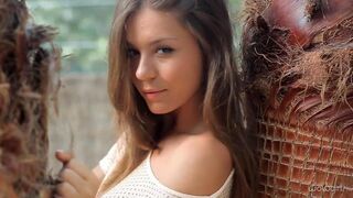 Russian girl takes off her clothes to show her body
