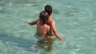 Girl fingers a guy underwater in the pool
