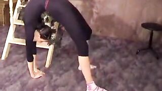 A man fucks a flexible gymnast with amazing stretching skills