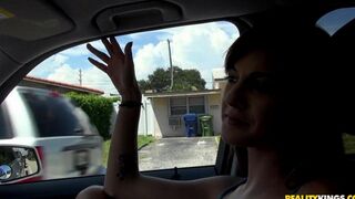 Skinny babe agreed to sex with a pickuper in his car