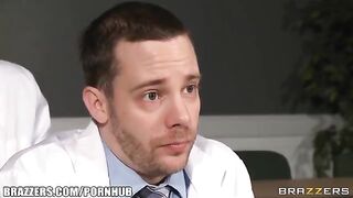 A girl came to the doctor-turist and she got fucked in his office