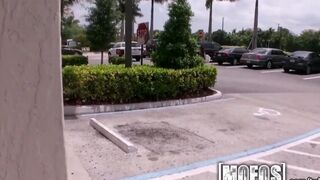 A guy hooked up with a random girl and fucked her