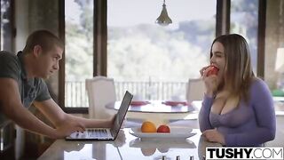 After a delicious breakfast, Natasha Niis pleased her husband in bed