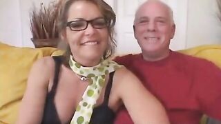 The old man gave his wife to a student to get acquainted