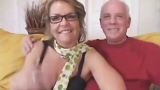 The old man gave his wife to a student to get acquainted