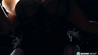 A big-breasted burlesque dancer Liza Biggs gets fucked hard