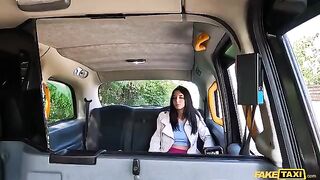 An Italian girl proved to be a great slut in the car