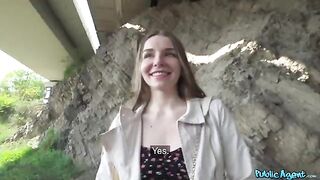I had sex with a modest girl for money outdoors