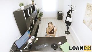 An employee was fucked by the boss on the table in the office