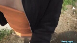 Hot Italian brunette lost her phone and needed help urgently