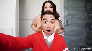 She took a selfie with someone she didn't know