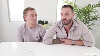 A gullible housewife gets fucked by FMM in this hot video