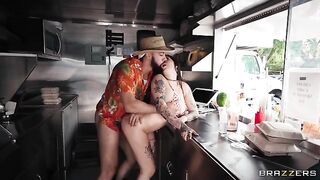 What burgers, I'm fucking! A sexy girl is fucking on the street