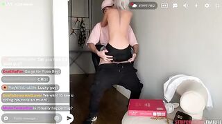 The pizza delivery guy got a glimpse of Eva Elfie’s tight body