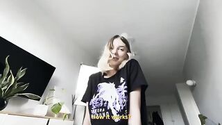 A sexy blonde is showing how she can use her mouth in an intimate way