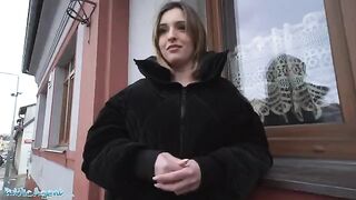 Public Agent meets Myss Alessandra in the street and offers her a casting opportunity
