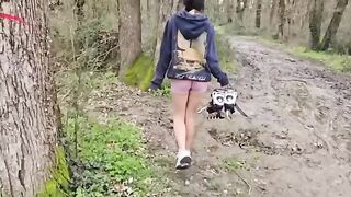 A girl made a date with her boyfriend in the forest, but he didn’t show up