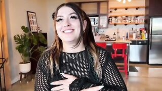 The final chord on her butt with a curvy twist