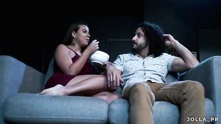 They made a blowjob in the cinema and the employee did not notice anything