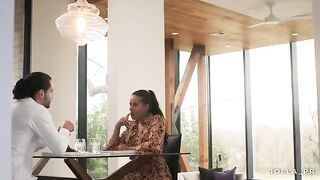 Therapist invited client to her home for dinner