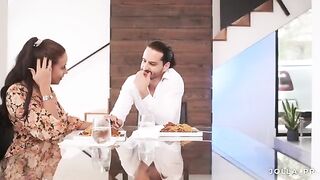 Therapist invited client to her home for dinner